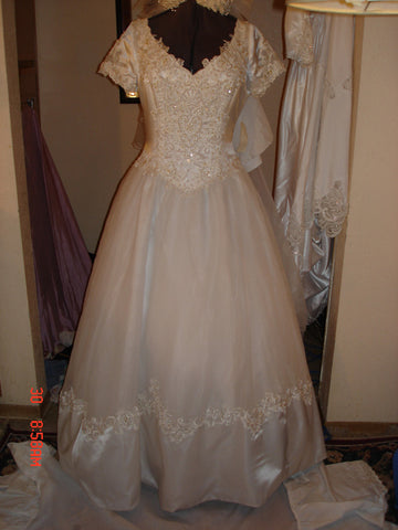 Trendy Vintage Design Eden Bridal Wedding Dress size 16 White